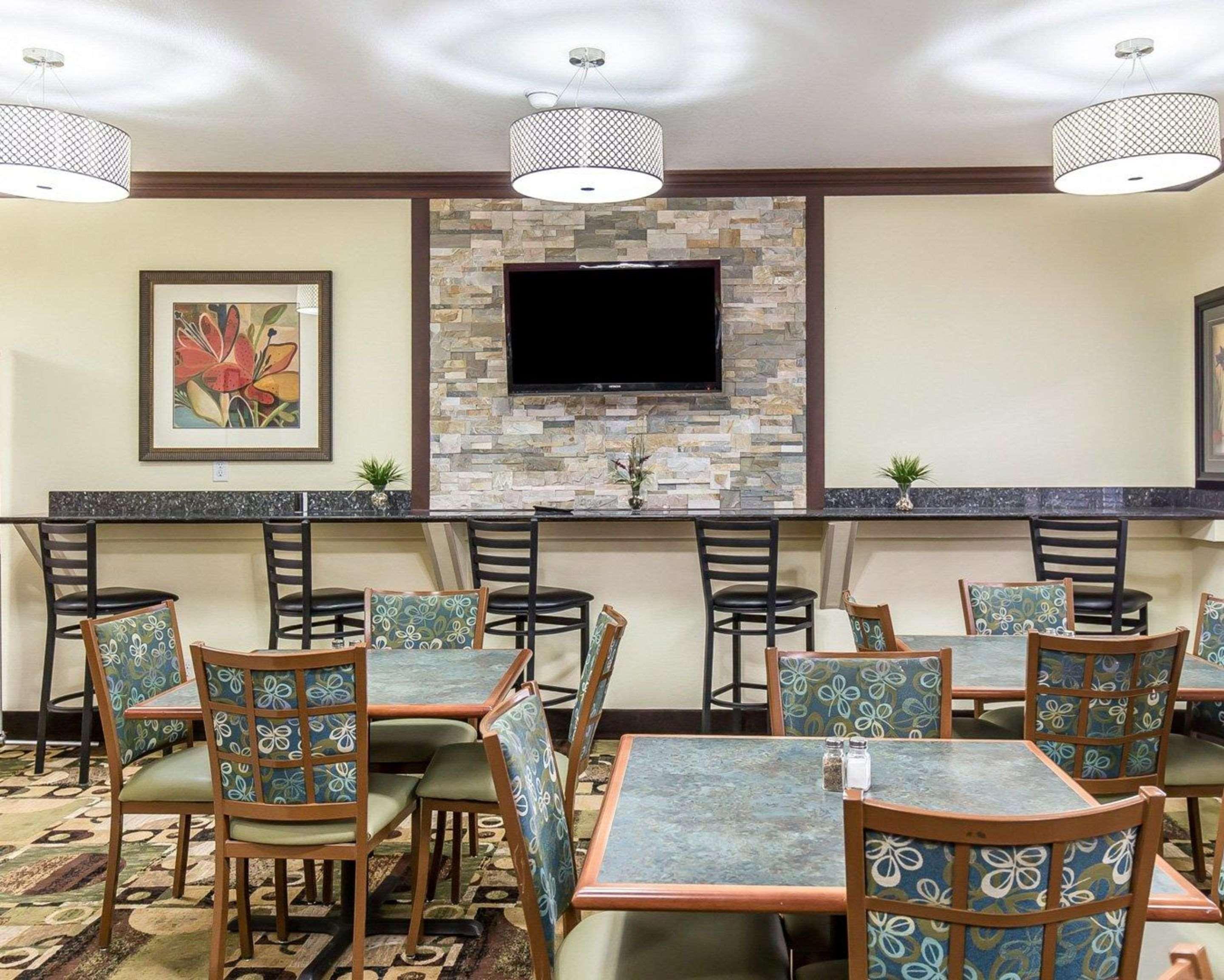 Quality Inn At Collins Road - Cedar Rapids Kültér fotó