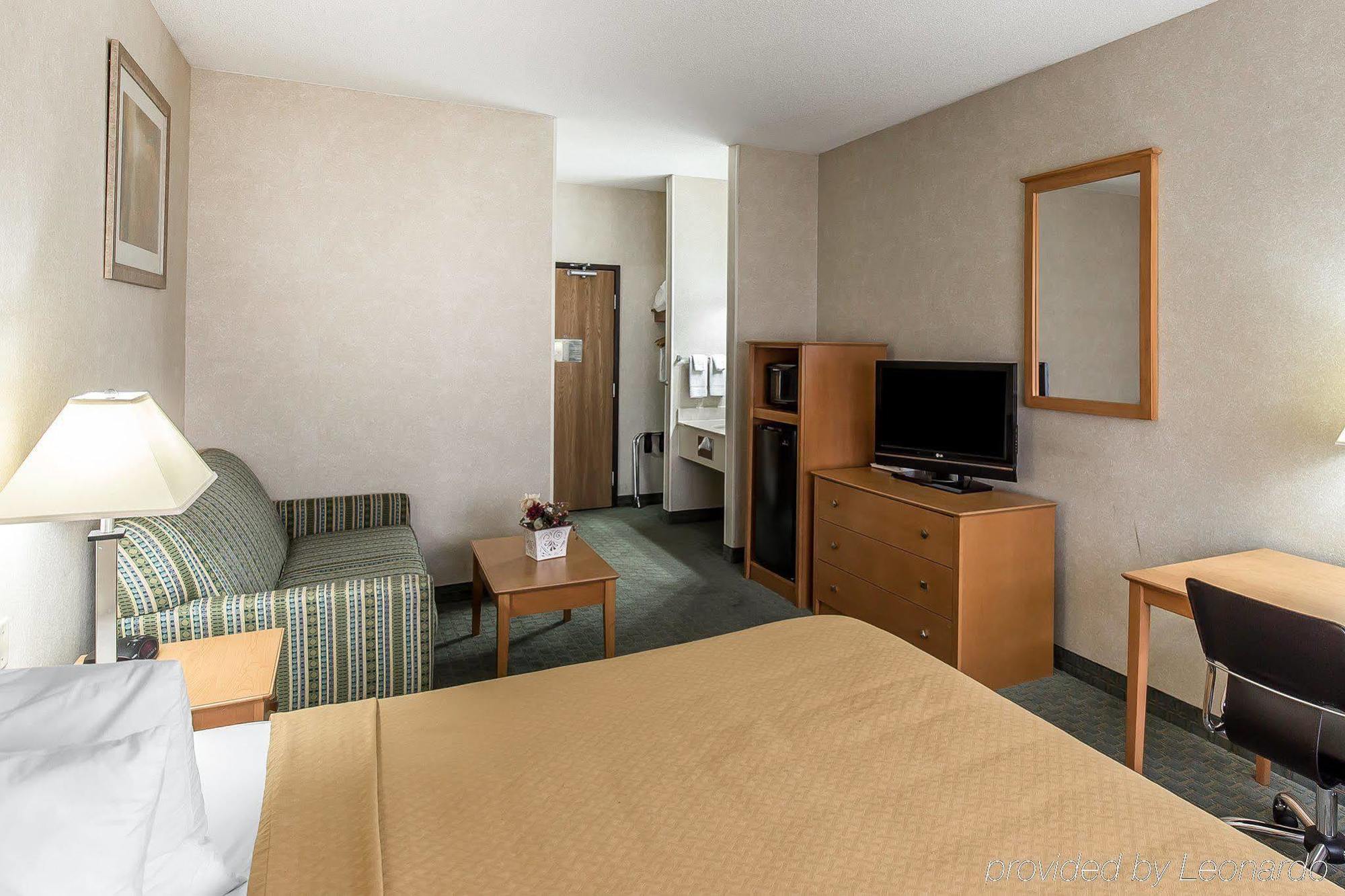 Quality Inn At Collins Road - Cedar Rapids Kültér fotó
